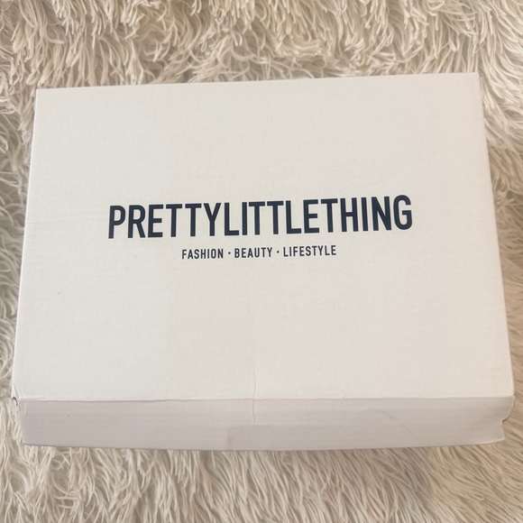 PrettyLittleThing SILVER METALLIC THICK STRAP BLOCK HEELED SANDALS NWT - SIZE 8 - Picture 13 of 13